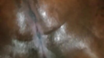 Micuță brunetă latină pe nume Bella călărește atât de bine un stâlp gros de carne