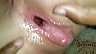 O fată voluptuoasă din America Latină este bucuroasă să aibă de-a face cu milionarul
