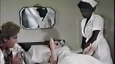O doamnă sexy îi cere micuțului ei să facă dragoste toată ziua