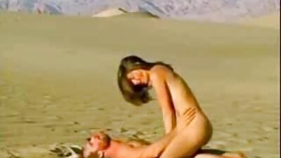 Video porno VR în care tatăl vitreg o înfundă cu o fată drăguță cu urechi de pisică