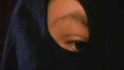 Cuplul tânăr face ziua minunată, începând cu sexul fierbinte