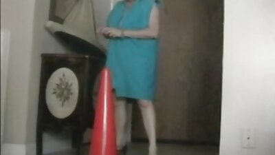 Latina ne arată cum curbele ei se zgâlțâie în timp ce călărește un tip de tip
