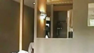 Două fete uimitoare se mângâie una pe cealaltă lingându-se păsărica
