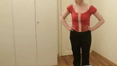 Petrece cu burlacița și prietenii ei sexy care sug pula