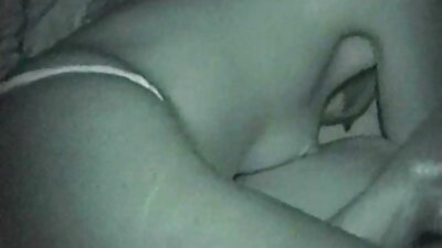 Femeia matură are noroc să fie iubită de un băiat atrăgător