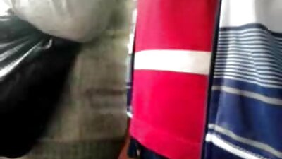 Pena mare este linsă și mângâiată de o curvă latină înfometată de penis