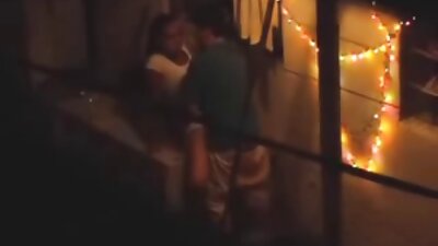 MILF uimitoare cu hooters uriași și fund face sex pe podea