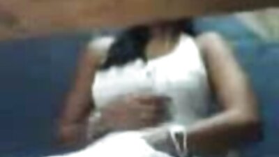 Kate England în dubă pentru a lua o pula mare pe bancheta din spate