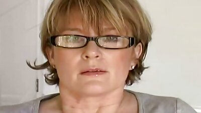 Fata înfometată de sex este gata să fie futută chiar și cu capul în jos