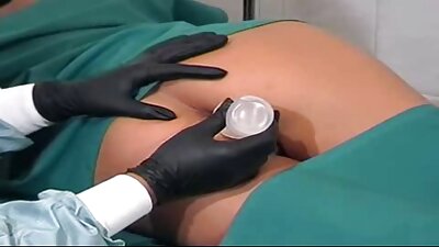 Fetele invadează camera de cămin și iau dracu cu bărbații care sunt acolo