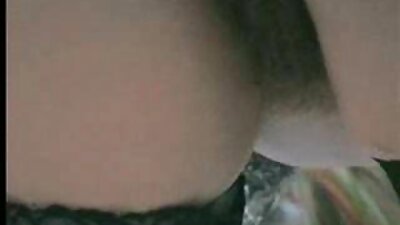 MILF-ul mare oferă educație sexuală unui tânăr cuplu timid