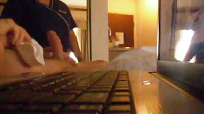O blondă cu un fund minunat este făcută tare în păsărica ei udă