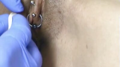 Fete de petrecere nebune sug penis într-un club de striptease sălbatic și obraznic