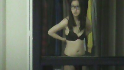 Curva bimbo cu sâni falși Holly Price se ia cu pasiune cu un tip de penis lung
