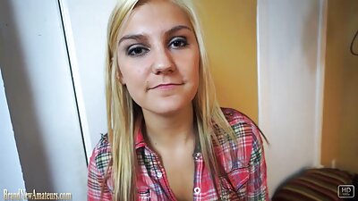 Latina cu un fund uimitor este deasupra unui ciocănitor mare